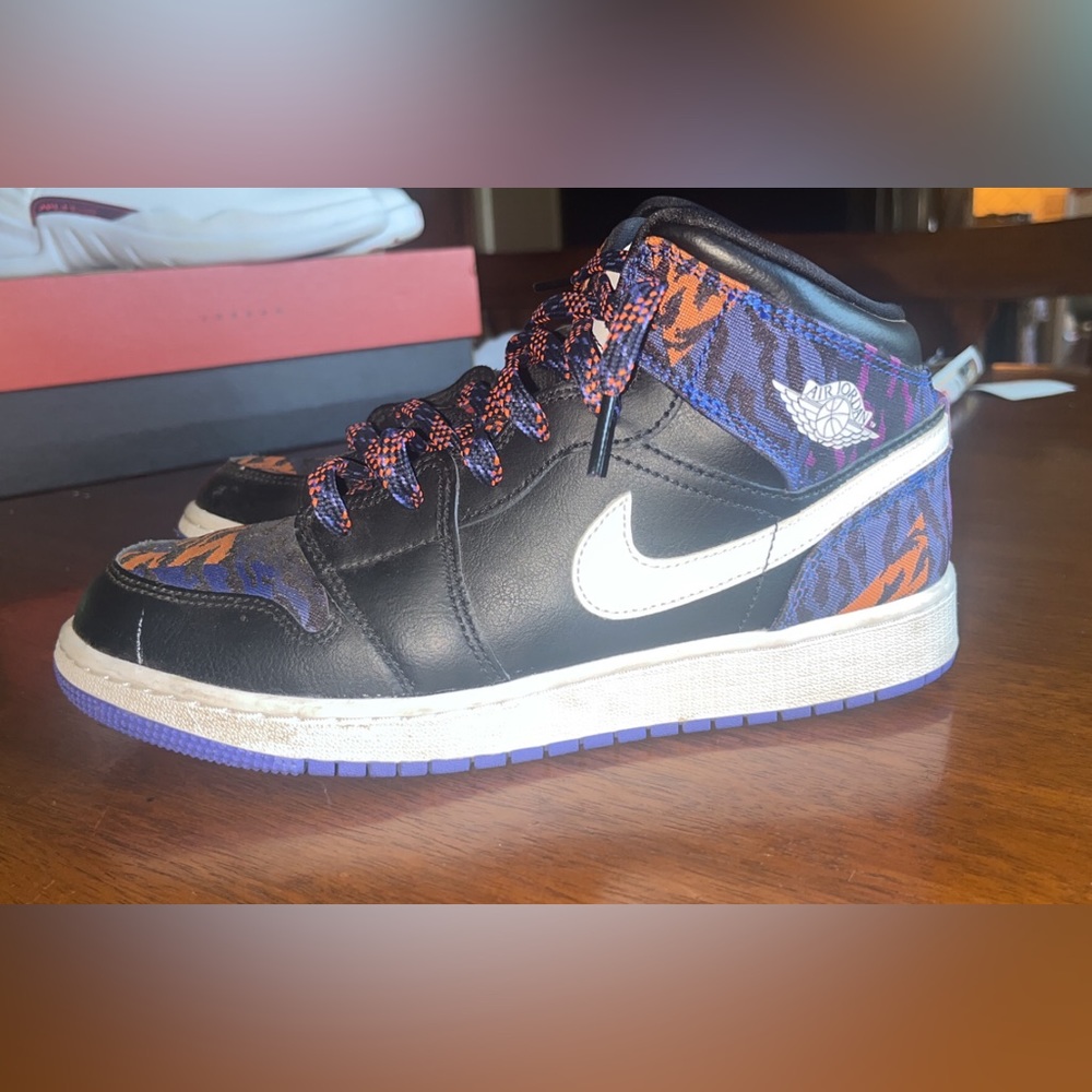 Jordan 1 Mid Tiger Strike